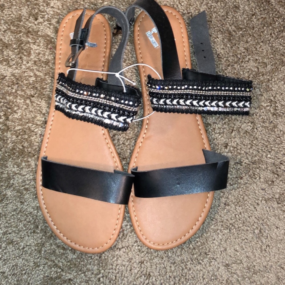 Sandals size women’s 10